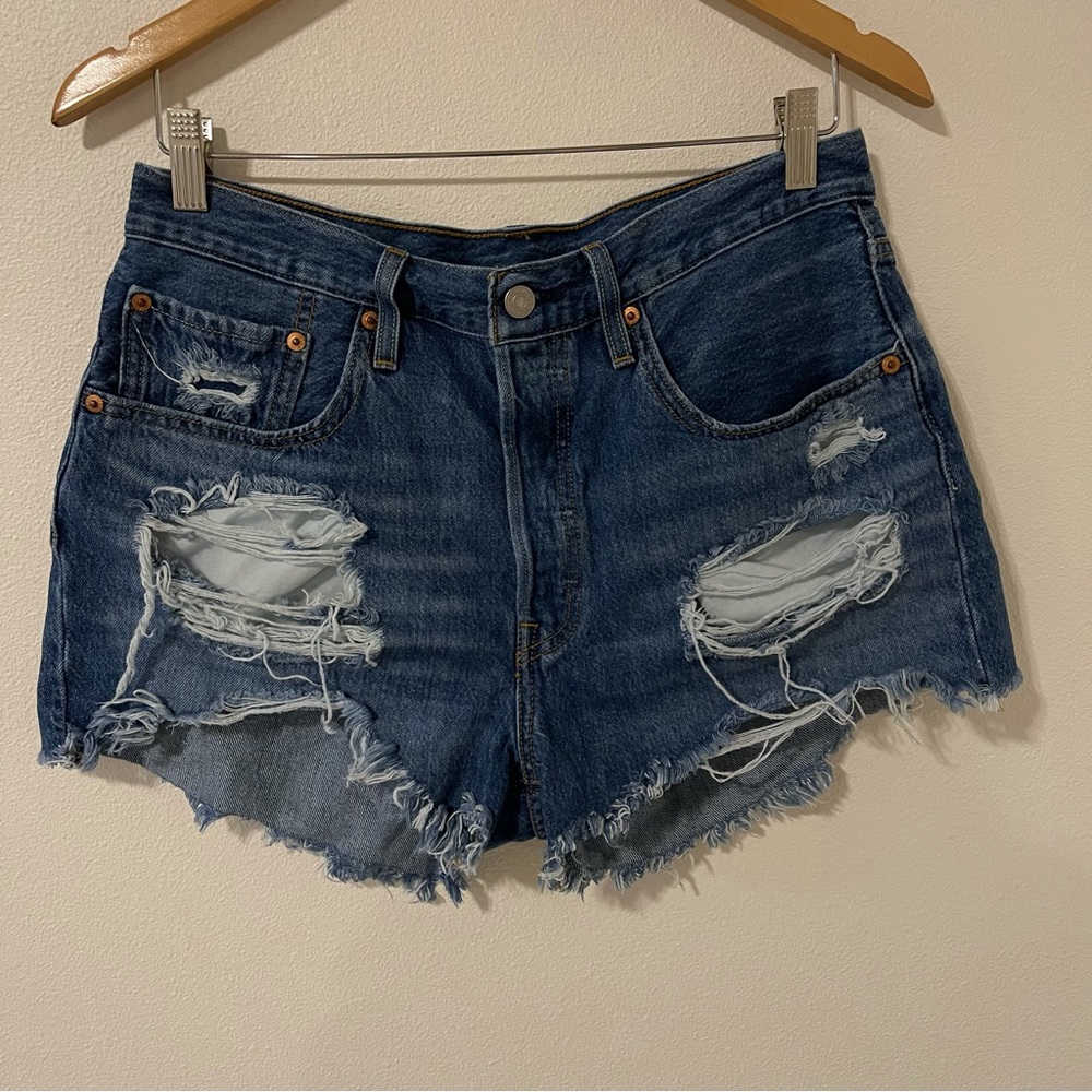 EUC Levi’s 501 Button Fly High Rise Cutoff Shorts Distressed Raw Frayed Hem 32